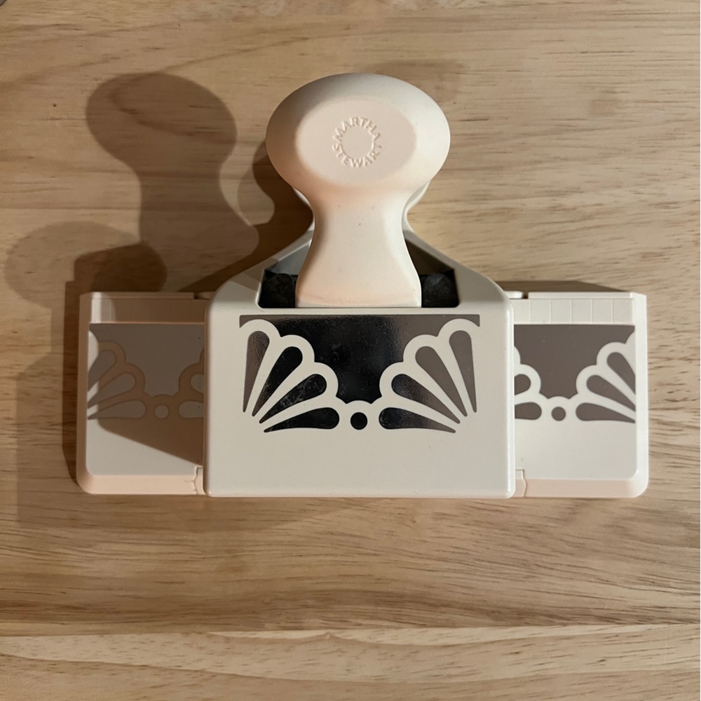 Martha Stewart paper edge punch scallop
